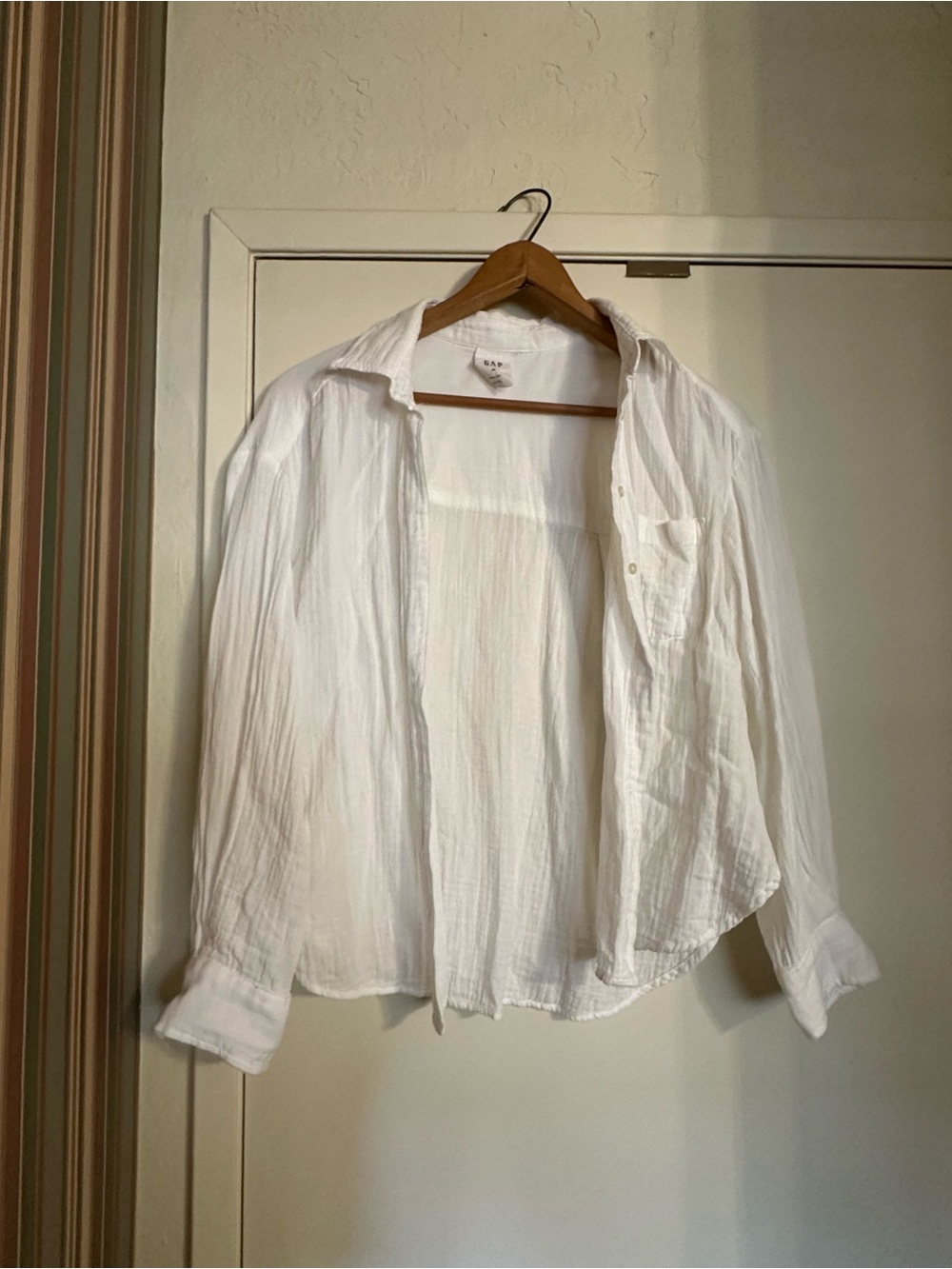 GAP White Lightweight Women's Button-Front Blouse